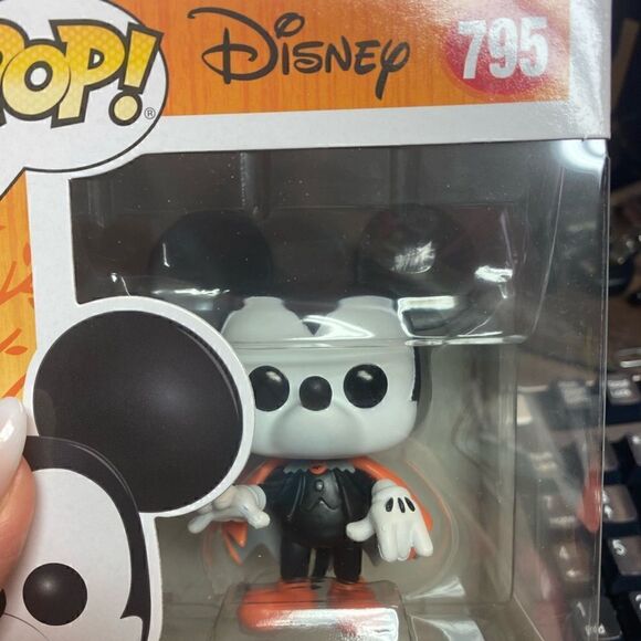 Funko POP! Disney Halloween Collectors Set - Spooky Mickey, Witchy Minnie - Picture 7 of 11